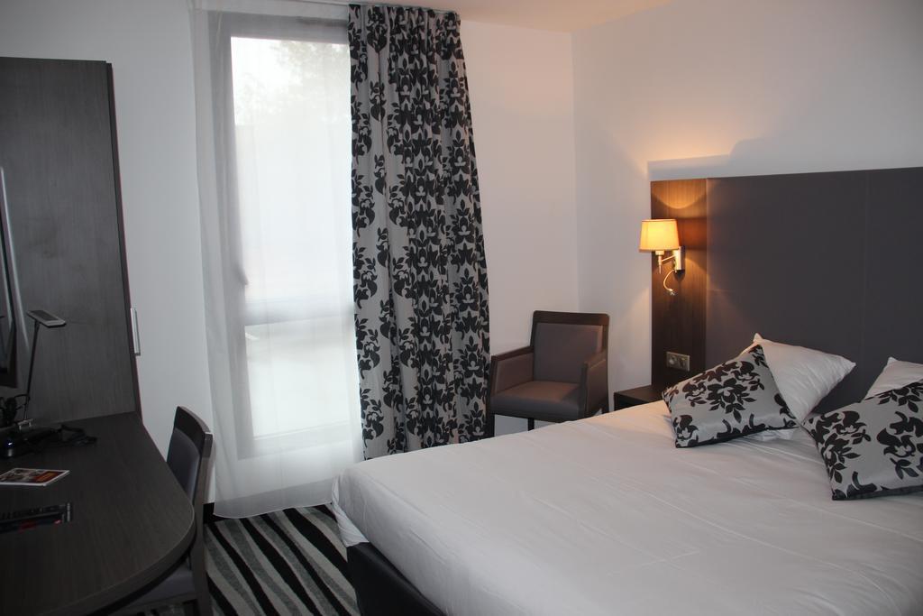 Kyriad Saint Quentin En Yvelines - Montigny Esterno foto