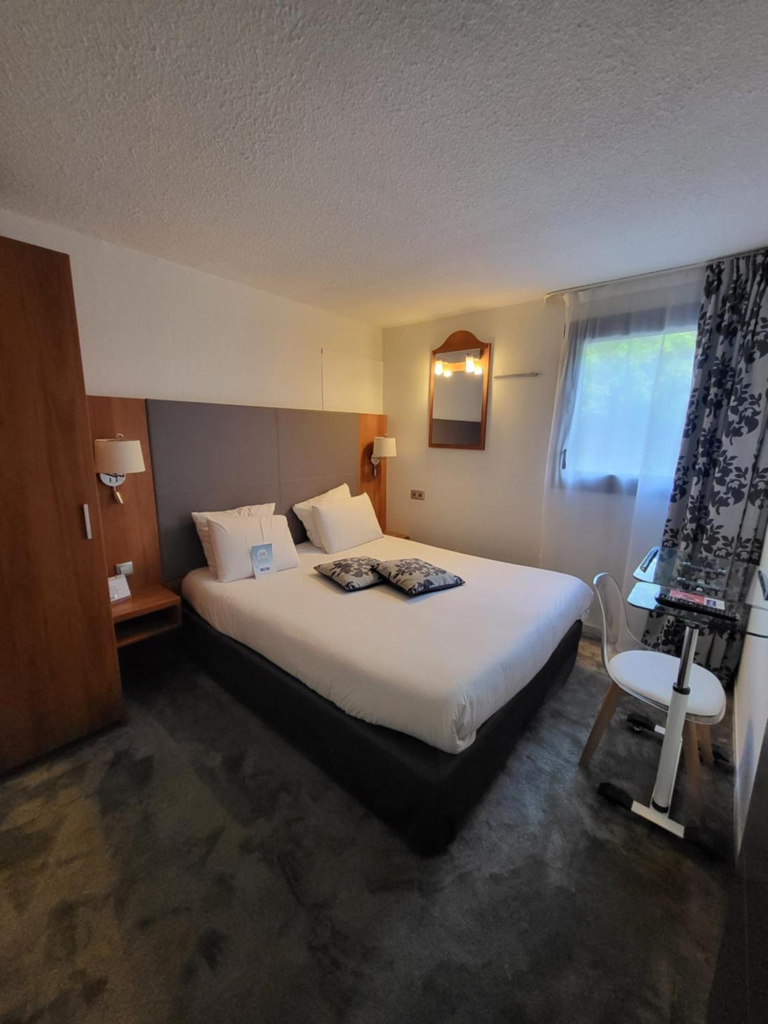 Kyriad Saint Quentin En Yvelines - Montigny Esterno foto