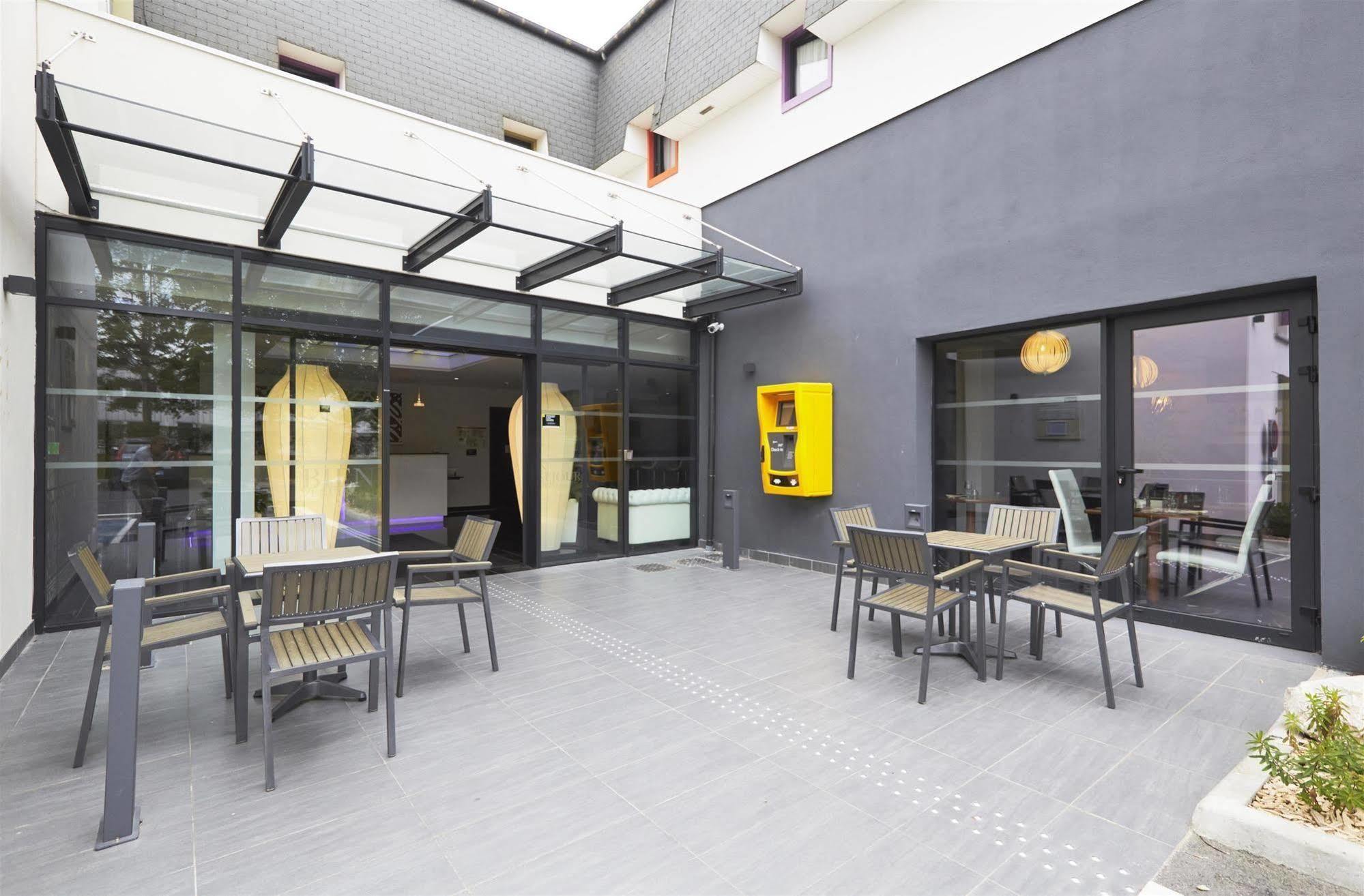 Kyriad Saint Quentin En Yvelines - Montigny Esterno foto