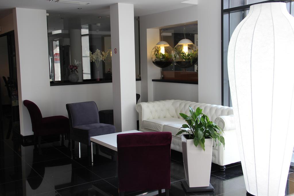 Kyriad Saint Quentin En Yvelines - Montigny Esterno foto