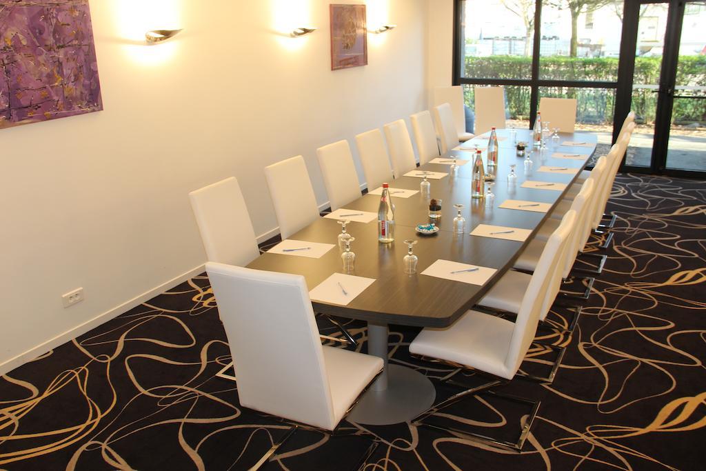 Kyriad Saint Quentin En Yvelines - Montigny Esterno foto
